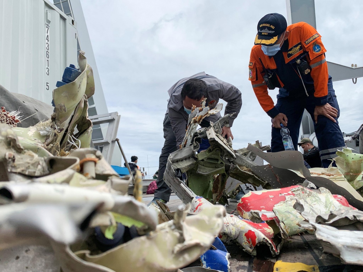 Vụ máy bay rơi ở Indonesia: Tiếp tục tìm kiếm cứu nạn thêm 3 ngày