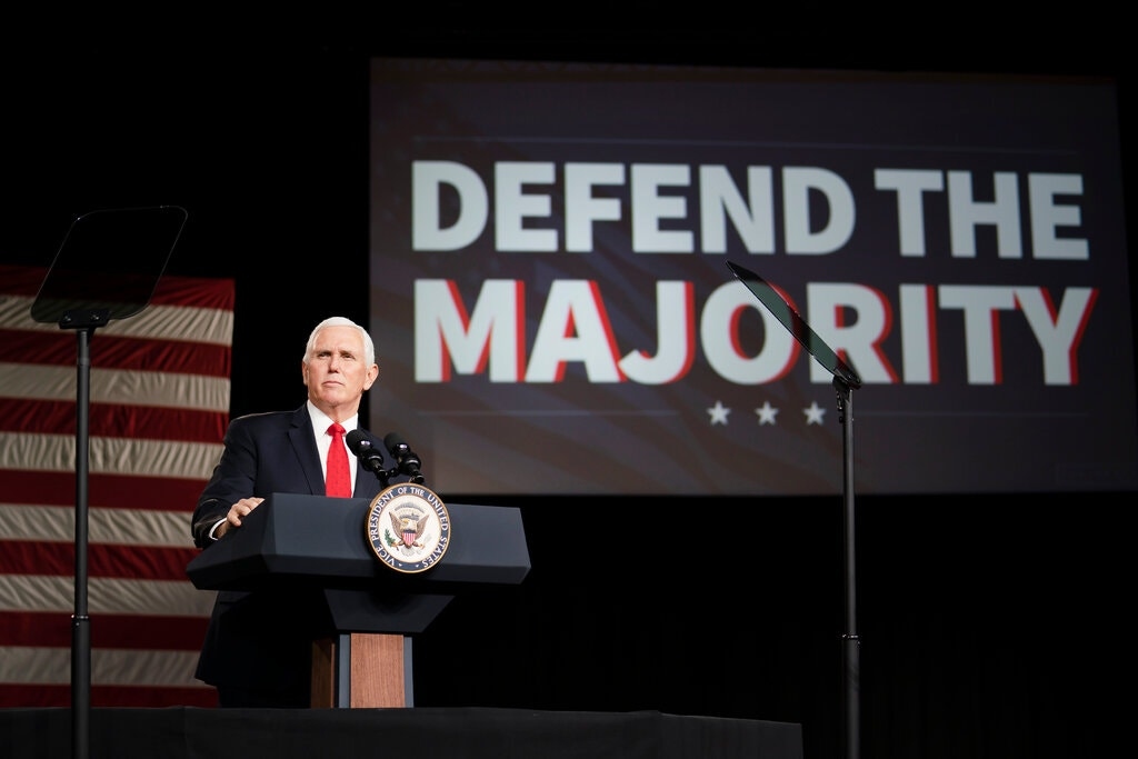 Phó Tổng thống Mike Pence đau đầu "giải bài toán" lòng trung thành với Trump