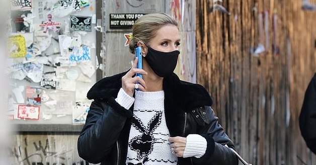 Em gái Paris Hilton diện đồ hiệu sang chảnh ra phố trong tiết trời giá lạnh