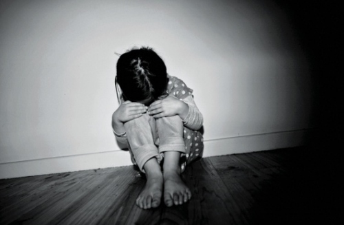 Bị bạo hành tại trường học, bé gái 13 tuổi uống thuốc sâu tự tử
