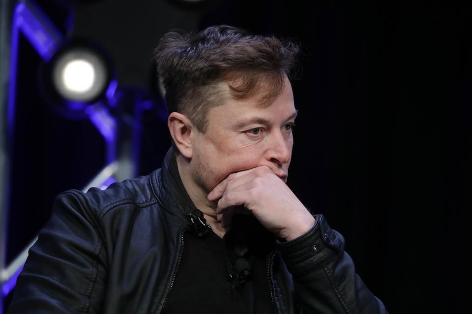 Tỷ phú Elon Musk mất ngôi giàu nhất thế giới chỉ trong một ngày