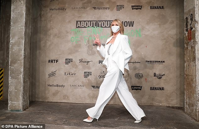 Siêu mẫu Heidi Klum sang trọng, trẻ trung tại sự kiện thời trang