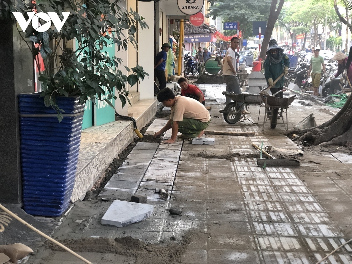 Lát đá vỉa hè tại Hà Nội: Chủ đầu tư thừa nhận sai sót