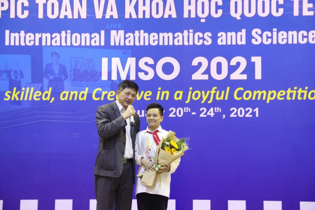 Việt Nam giành 2 huy chương vàng Olympic Toán học và Khoa học quốc tế