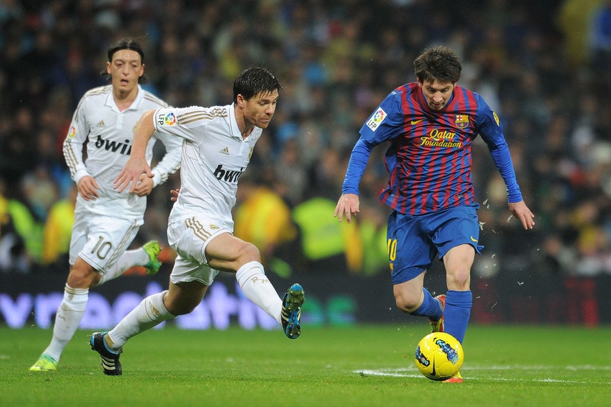 Ngày này năm xưa: Ghi siêu phẩm, Ronaldo vẫn phải "ngả mũ" trước Messi