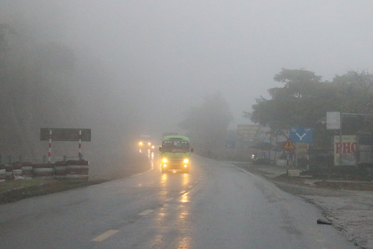 Sương mù dày đặc trên Quốc lộ 6