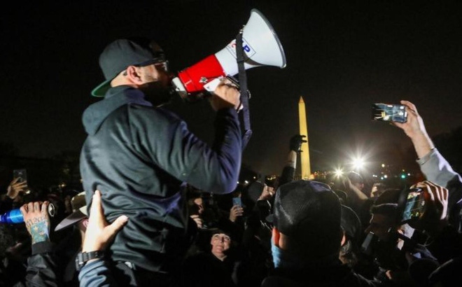 Hàng trăm người ủng hộ Tổng thống Trump đã tới Washington để phản đối kết quả bầu cử