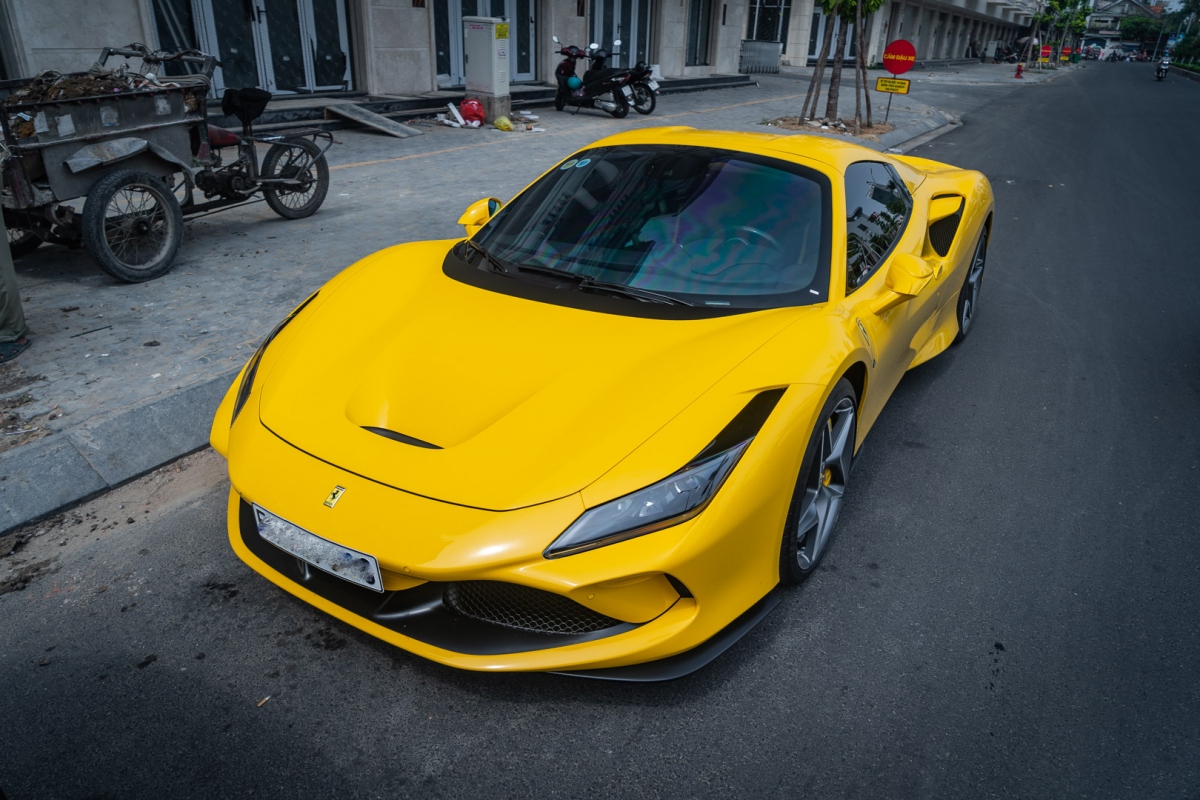 Cận cảnh Ferrari F8 Spider màu vàng "độc nhất" Việt Nam
