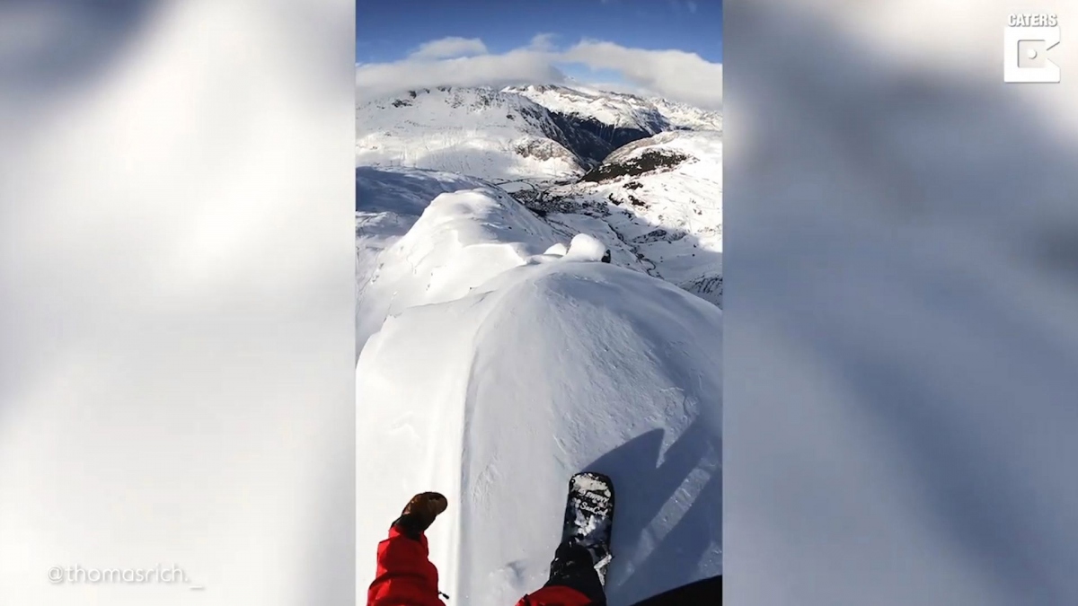 Thót tim màn trượt ván trên tuyết ở sườn núi hẹp