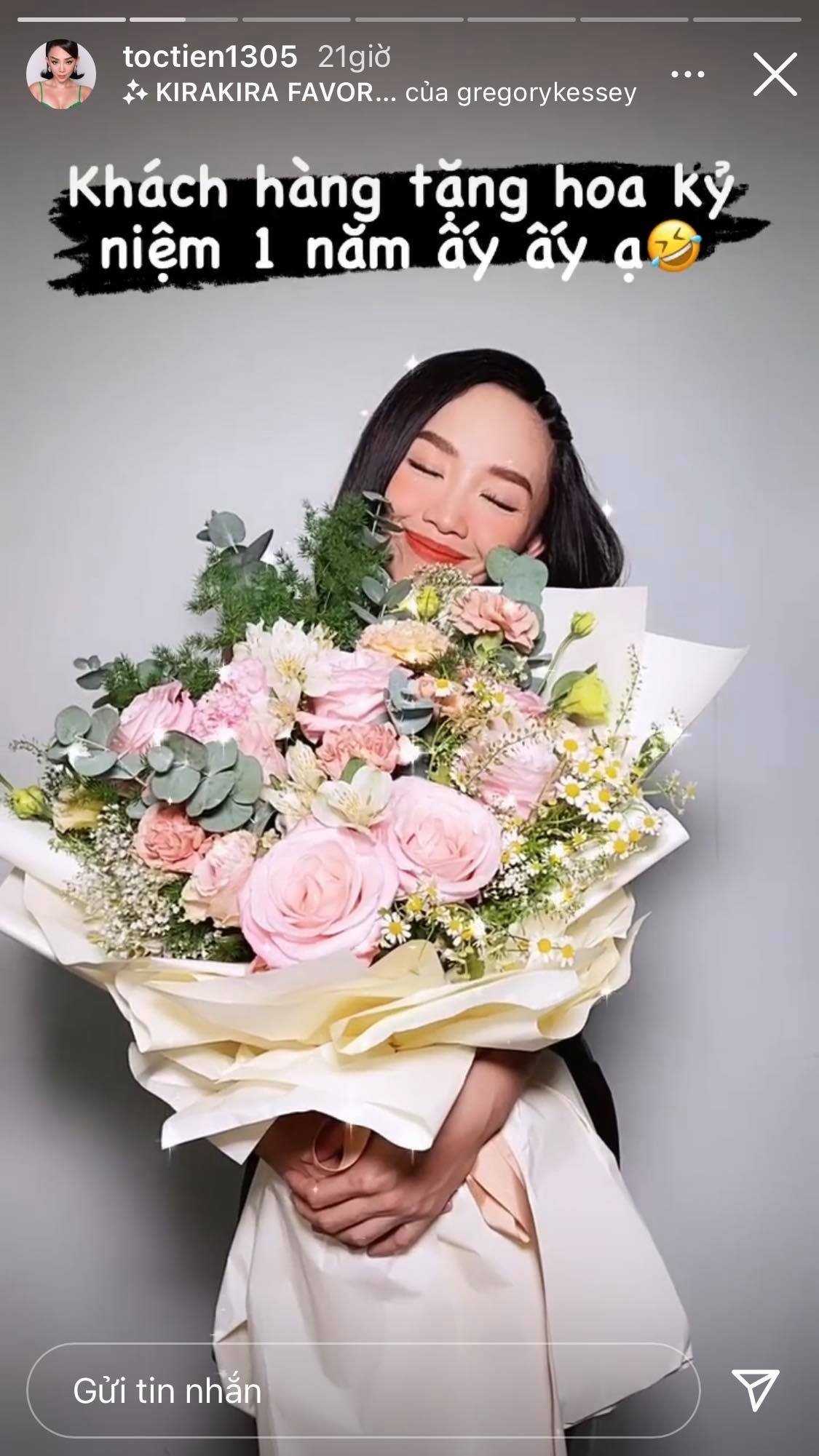 Chuyện showbiz: Hoàng Touliver tặng hoa kỷ niệm 1 năm ngày cưới Tóc Tiên