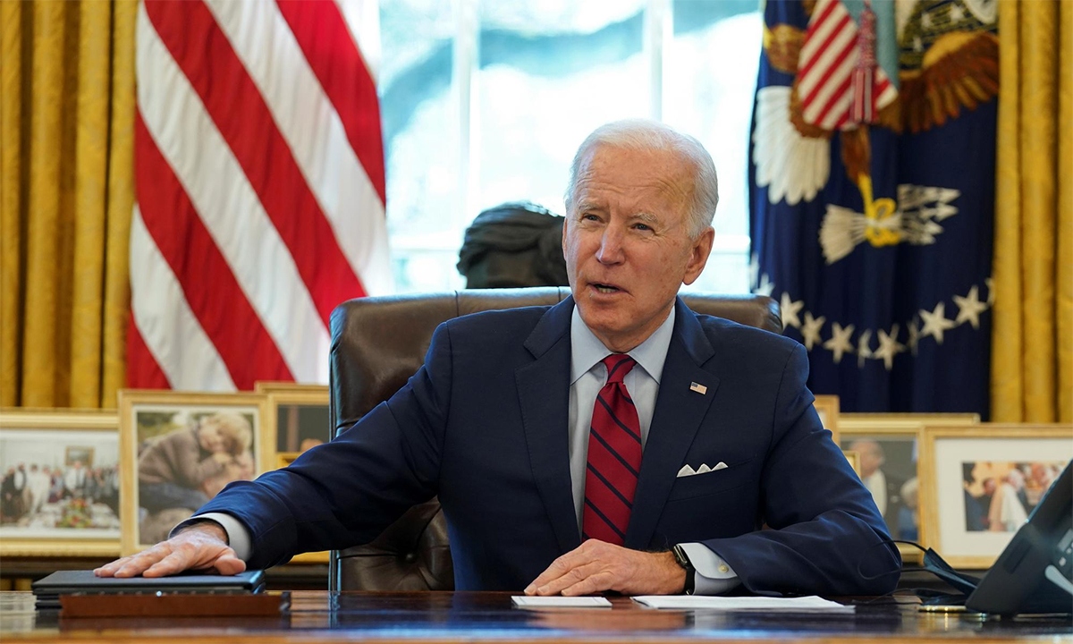 Biden nhận được tỷ lệ tín nhiệm cao hơn Trump khi bắt đầu nhiệm kỳ tổng thống