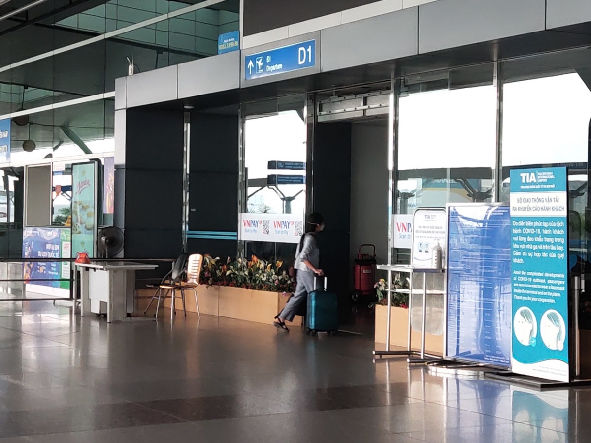 Ga quốc tế sân bay Tân Sơn Nhất vắng hoe khác thường so với mọi Tết trước