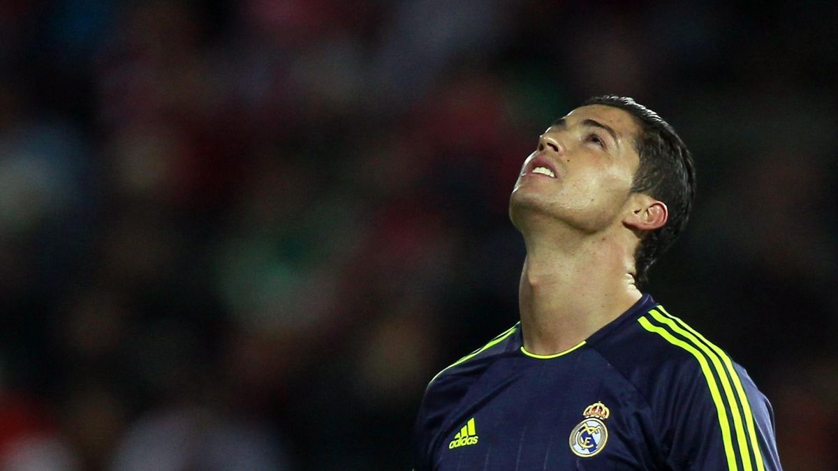 Ngày này năm xưa: Ronaldo lần đầu phản lưới nhà