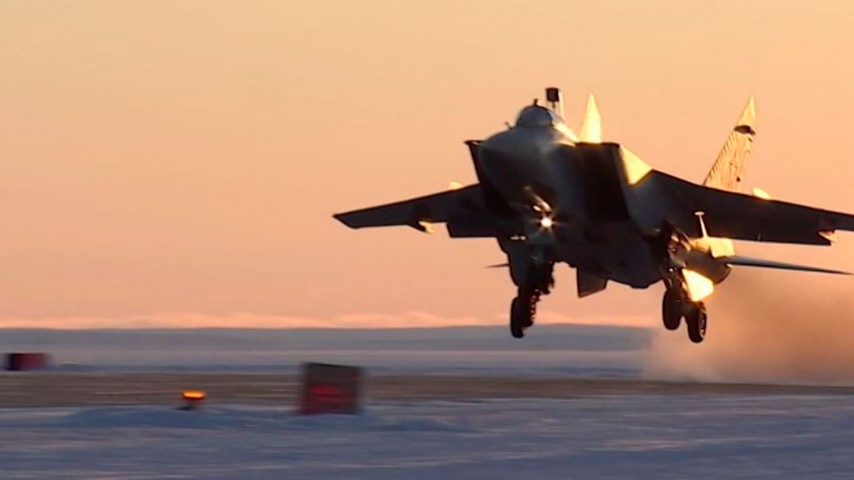 Xem MiG-31BM của Nga chặn “kẻ thù”, bảo vệ lãnh thổ ở Bắc Cực