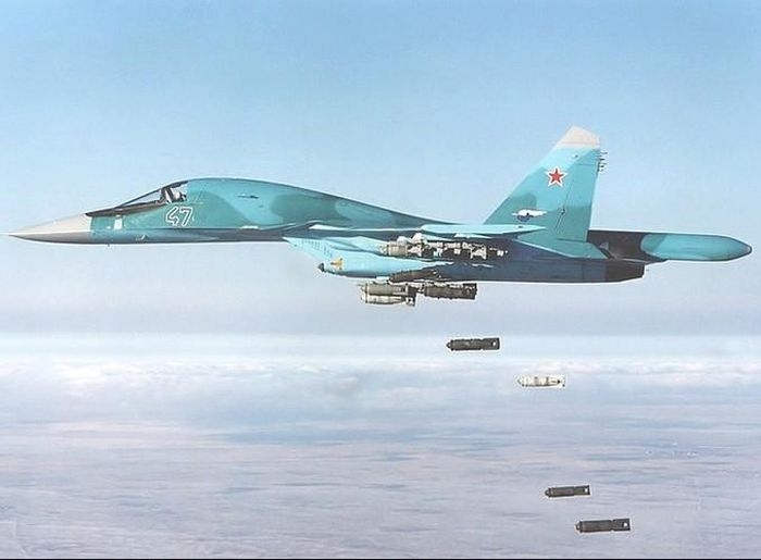 Xem phi công Su-34 Nga nhào lộn, ném bom P-50T diệt mục tiêu