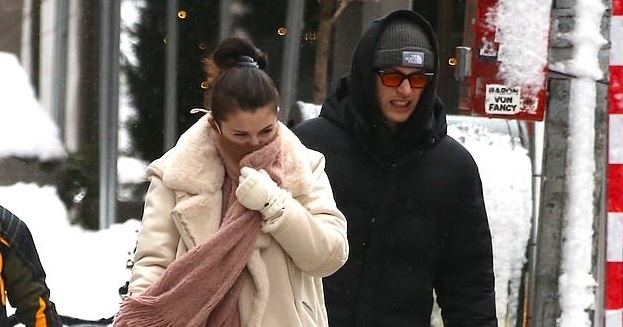 Selena Gomez hẹn hò ăn trưa cùng chàng trai lạ mặt