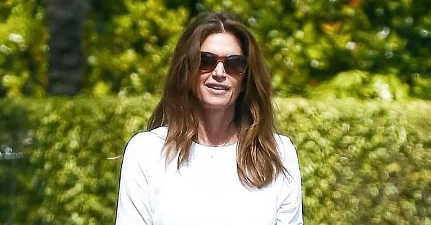 Cindy Crawford đón sinh nhật ấm áp bên chồng con