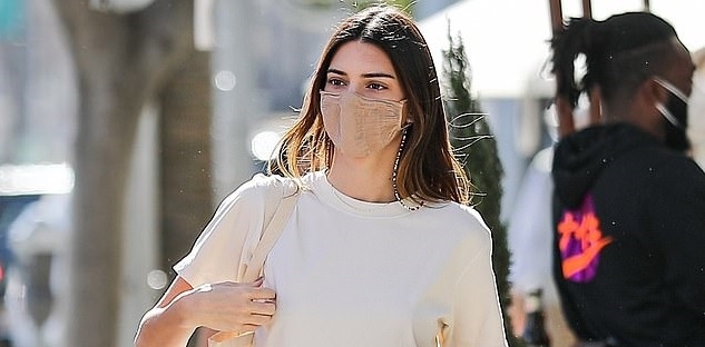 Kendall Jenner xinh đẹp đi chơi cùng bạn bè sau tin đồn chia tay