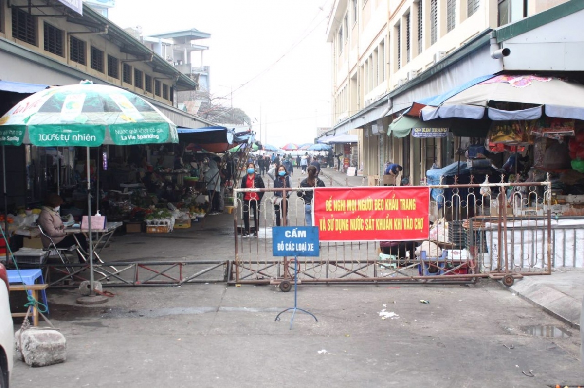 Thành phố Hạ Long gỡ dần phong tỏa các chợ, tạo điều kiện cho bà con buôn bán