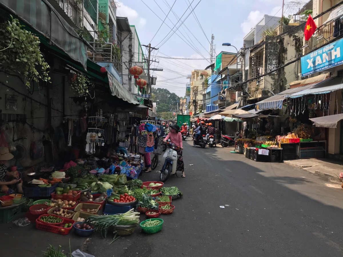 Mùng 4 Tết, các chợ truyền thống ở TP HCM vắng người mua