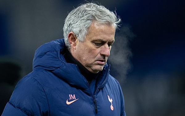Tottenham rục rịch nhắm người thay thế HLV Mourinho