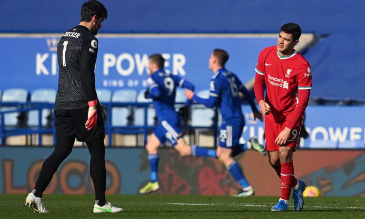 Trung vệ tân binh ra mắt "thảm họa", Liverpool thua đau Leicester