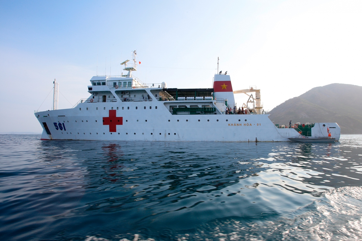 Tàu 561- Bệnh viện di động giữa biển khơi