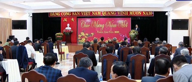 Thủ tướng Nguyễn Xuân Phúc chúc Tết cán bộ lão thành miền Trung