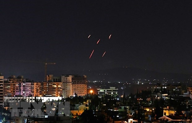 Video: Phòng không Syria đánh chặn mưa tên lửa nhằm vào thủ đô Damascus