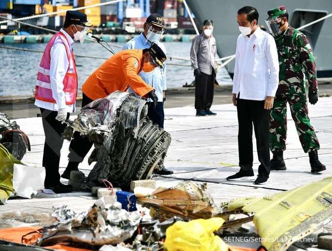 Indonesia tìm thấy phần còn lại của hộp đen máy bay rơi xuống biển