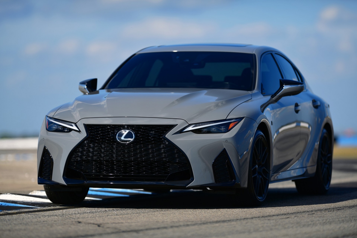 Ra mắt Lexus IS 500 F Sport Performance Launch Edition 2022