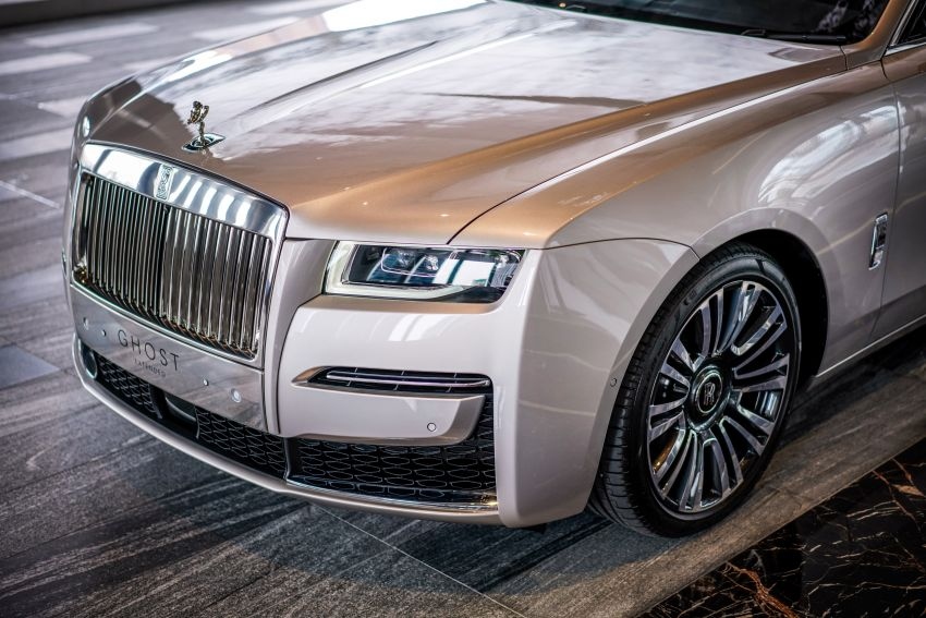 Rolls-Royce Ghost 2021 được trang bị những công nghệ hiện đại nào?