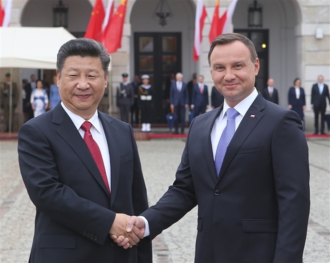 Vaccine đang trở thành “món hàng ngoại giao” giữa Trung Quốc và Ba Lan?