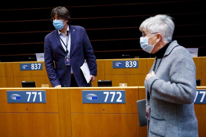 Nghị viện châu Âu tước quyền miễn trừ của cựu lãnh đạo ly khai vùng Catalonia