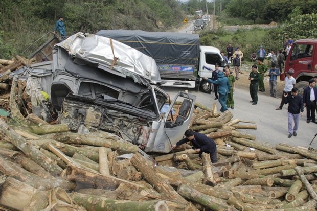Khẩn trương khắc phục hậu quả tai nạn giao thông khiến 7 người tử vong ở Thanh Hoá