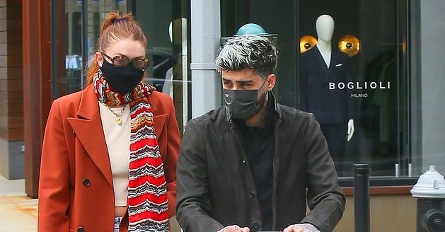 Gigi Hadid và bạn trai Zayn Malik tình tứ đưa con gái cưng đi chơi