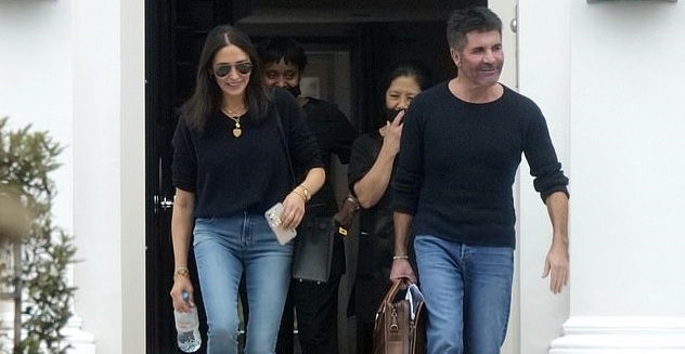 Simon Cowell và bạn gái rạng rỡ trở về Los Angeles sau 2 tháng ở Anh