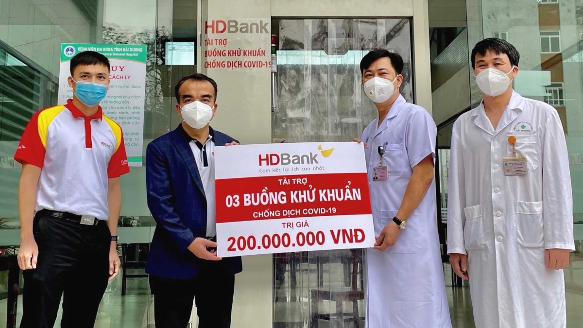 Hỗ trợ Hải Dương phòng, chống dịch Covid-19, HDBank tặng 3 buồng khử khuẩn