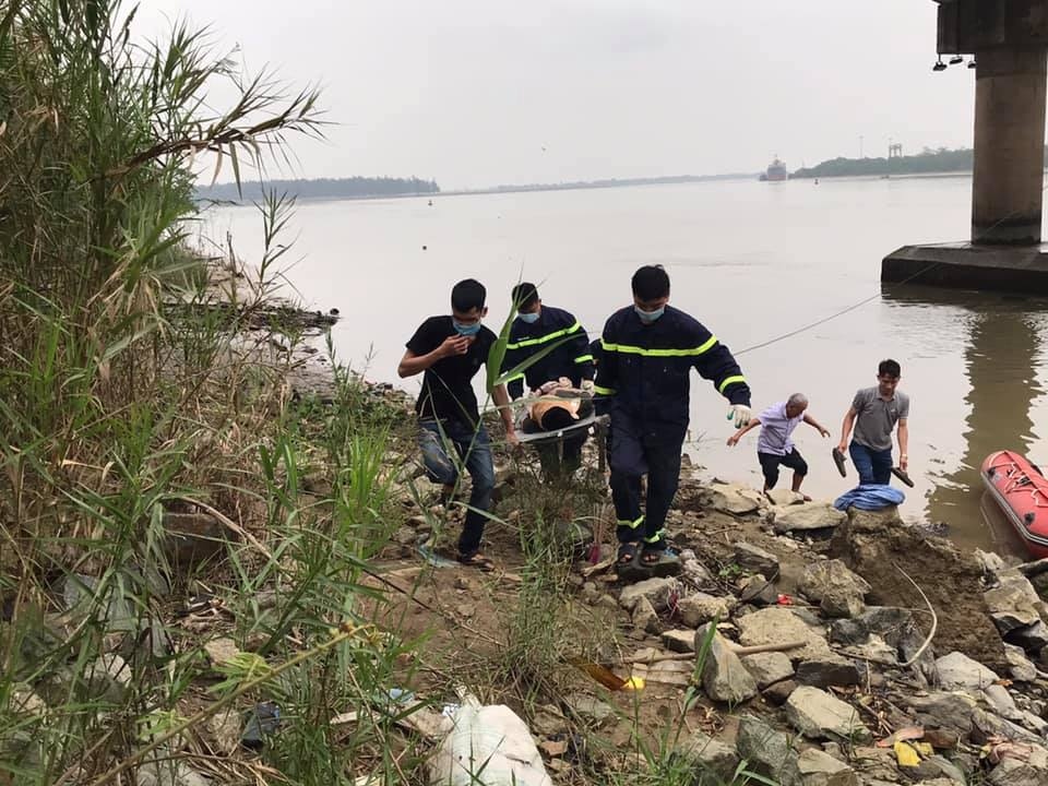 Tìm thấy thi thể người đàn ông trên sông Lam