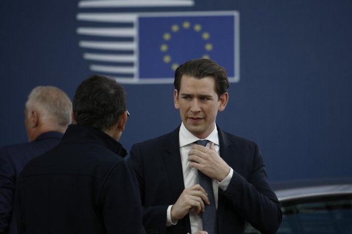 Thủ tướng Áo nghi ngờ việc phân phối vaccine ở EU không công bằng