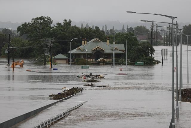 Khoảng 20.000 người ở Australia vẫn mắc kẹt do mưa lũ ở miền đông