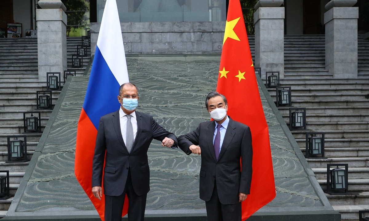 Ngoại trưởng Trung Quốc và Nga cùng lên tiếng chỉ trích Mỹ