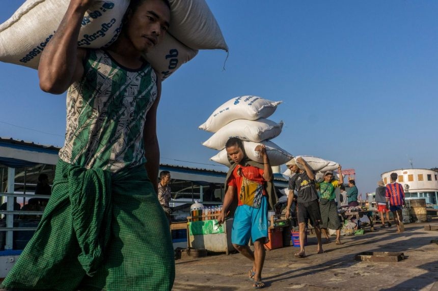 Giá thực phẩm và nhiên liệu ở Myanmar tăng cao sau cuộc đảo chính