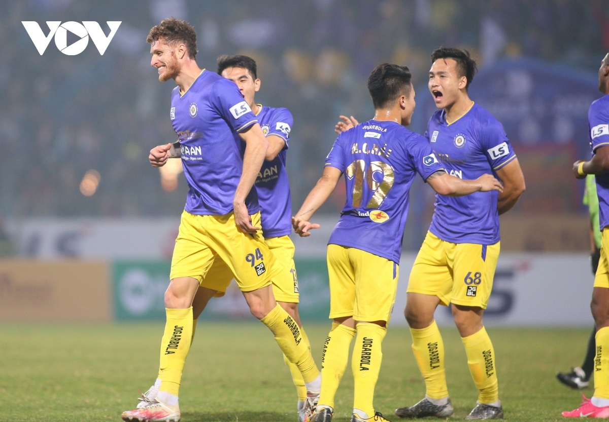 V-League trở lại: Hà Nội FC và HAGL rủ nhau giải mã "ngựa ô"?