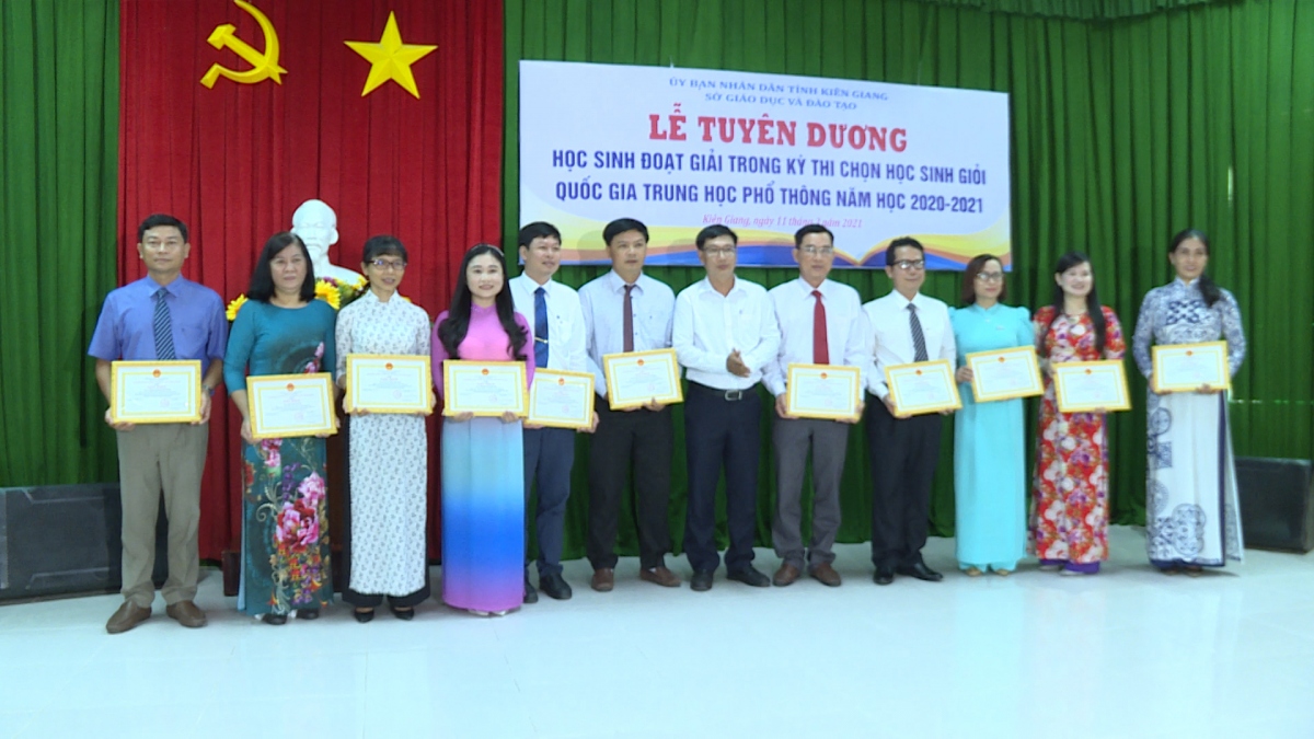 Kiên Giang tuyên dương, thưởng "khủng" cho học sinh giỏi quốc gia THPT