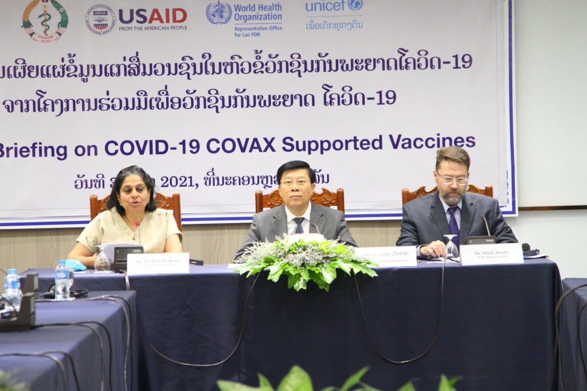 Lào đẩy mạnh truyền thông về việc sử dụng vaccine phòng chống Covid-19