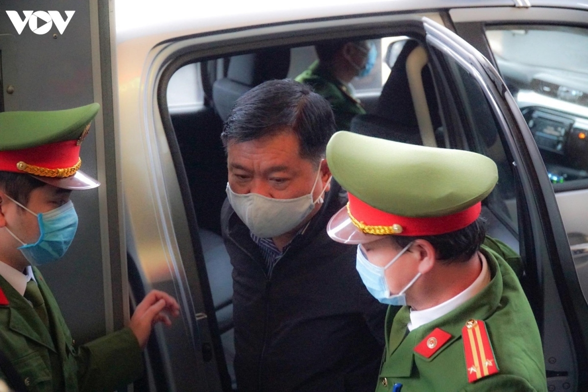 Nóng 24h: Bị cáo Đinh La Thăng lĩnh 11 năm tù trong vụ Ethanol Phú Thọ