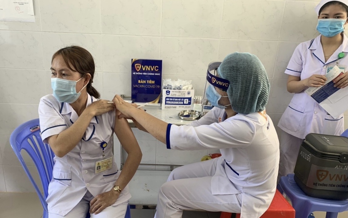 Bà Rịa-Vũng Tàu bắt đầu tiêm vaccine phòng Covid-19 cho nhân viên y tế tuyến đầu