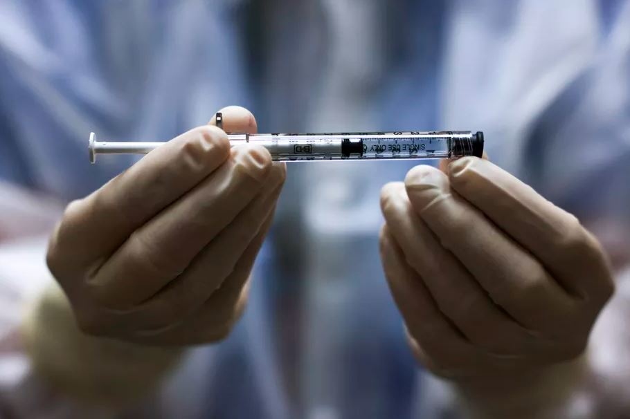 Nhật Bản đề xuất cho nhân viên nghỉ làm để tiêm chủng vaccine Covid-19