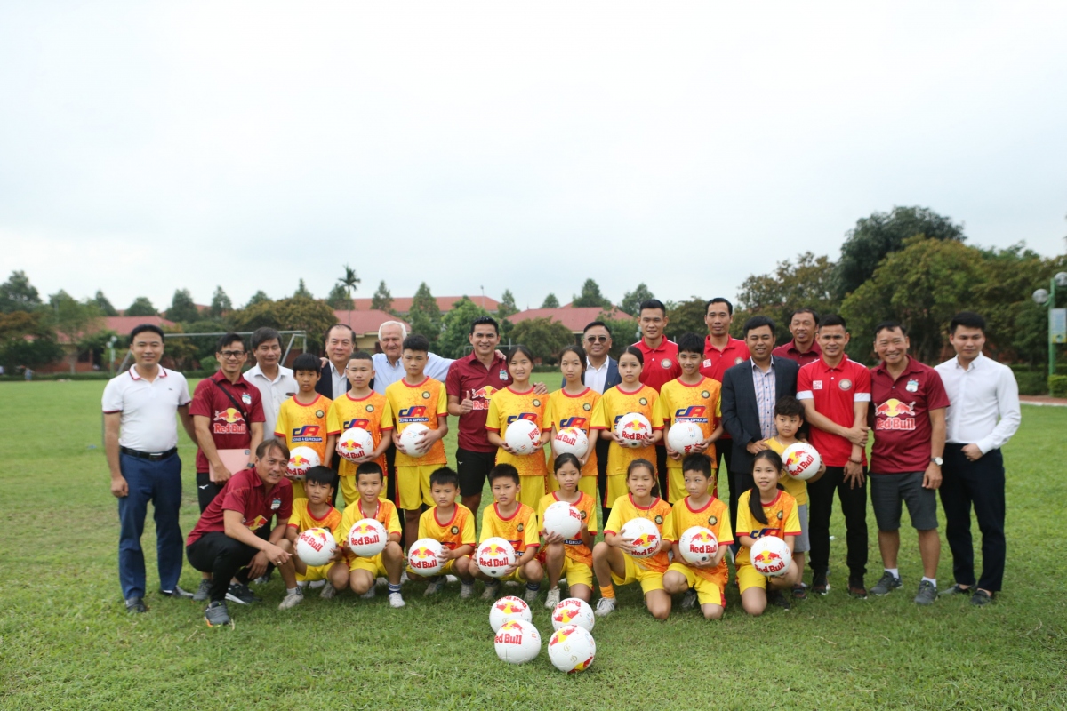 HAGL và Thanh Hóa chung tay làm từ thiện trước cuộc đọ sức ở V-League